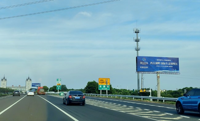 常州高速立柱大牌廣告投放，常州戶外高桿大牌廣告價格