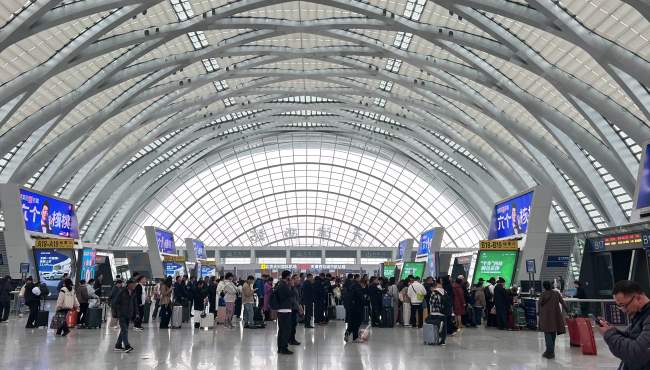 天津西站候車大廳檢票口上方廣告，天津西高鐵站大屏廣告價(jià)格