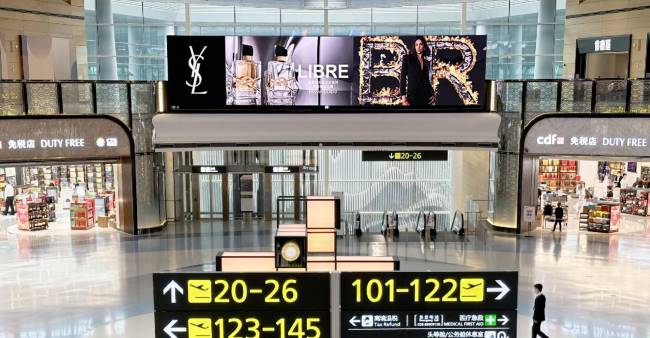 成都天府機(jī)場(chǎng)國(guó)際出發(fā)免稅店LED廣告投放，成都機(jī)場(chǎng)大屏廣告