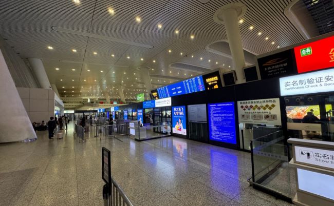 杭州東站安檢口LED屏：旅客動線的高效觸達媒介