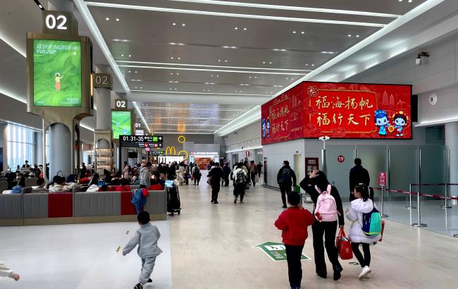 泉州晉江機場候機大廳三面LED大屏：高空視覺的多維觸達