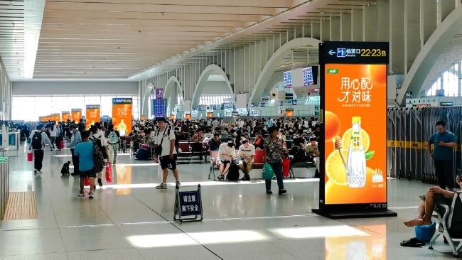 石家莊站高鐵候車區(qū)LED屏：動線節(jié)點的視覺溝通樞紐
