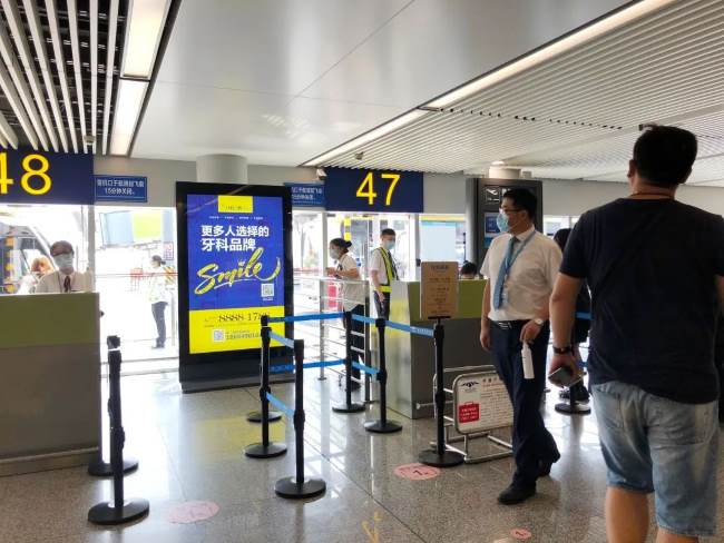 長沙機(jī)場(chǎng)登機(jī)口燈箱套裝：旅客動(dòng)線的精準(zhǔn)觸達(dá)媒介