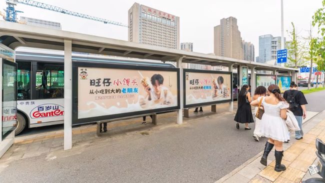 武漢公交候車亭廣告：城市靜態(tài)客流的高效觸達之道