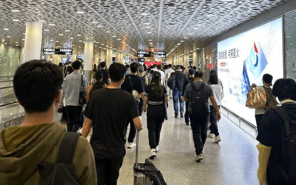 深圳機場春運廣告位價格多少錢？深圳寶安機場到達廣告牌假期返程