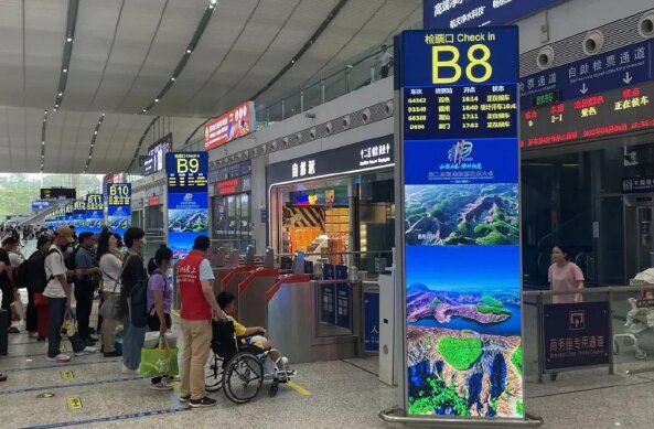 深圳北站LED廣告價格，深圳北高鐵站候車大廳廣告全覆蓋廣告案例