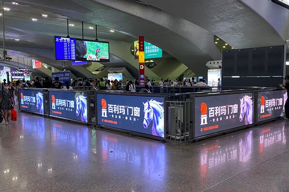 廣州南站一層地鐵口換乘最醒目廣告位？廣州南圍擋LED屏廣告價(jià)格
