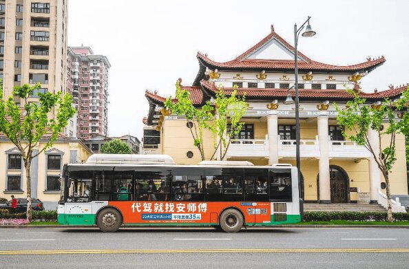 武漢公交車巴士廣告價格收費多少錢？武漢公交車身廣告案例優(yōu)勢