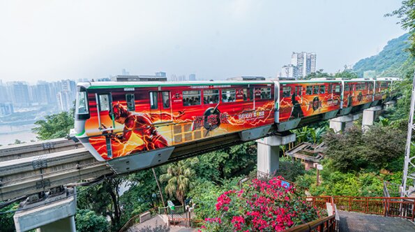 重慶地鐵廣告案例，院線電影重慶地鐵外包車廣告，重慶網紅地鐵廣告效果怎么樣？